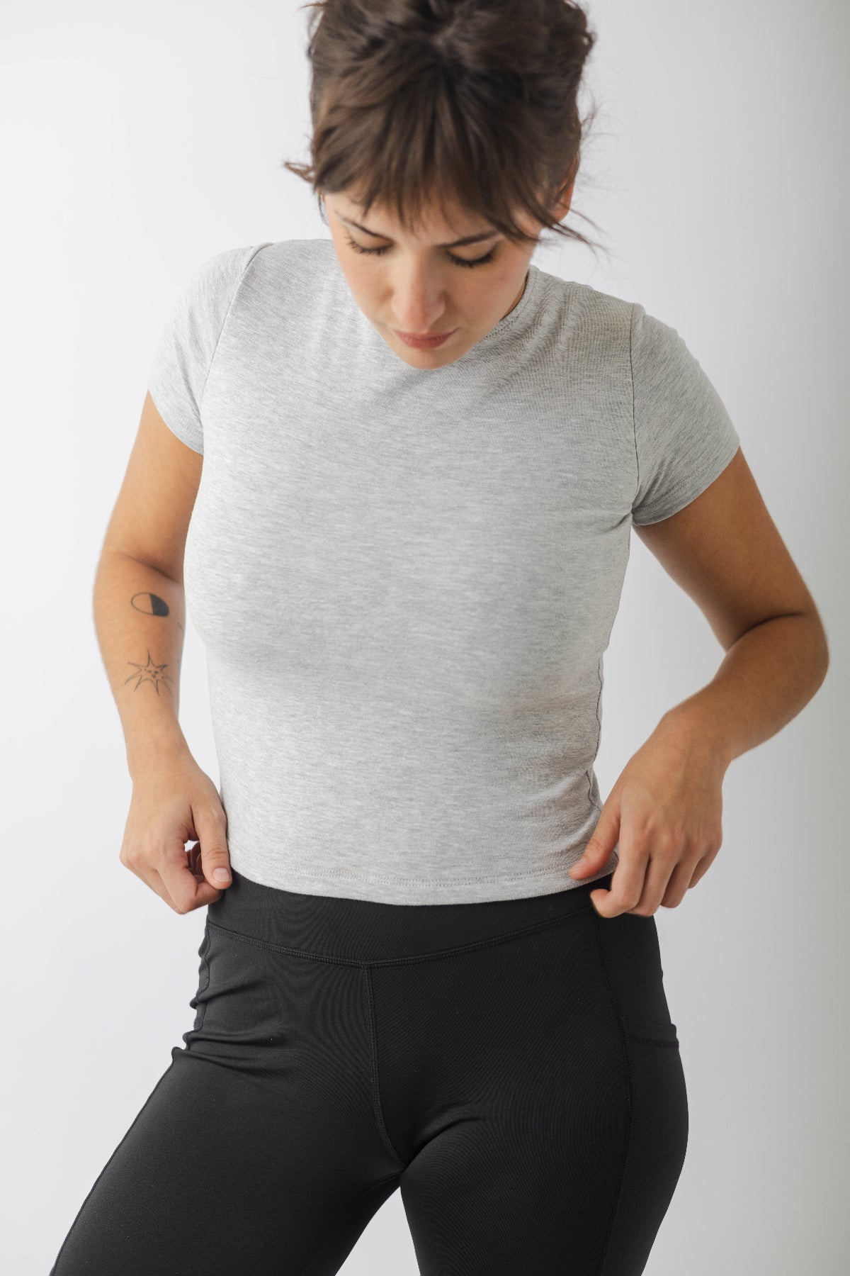 REMERA BÁSICA CUELLO REDONDO MANGA CORTA | DOBLE TELA DELANTERA